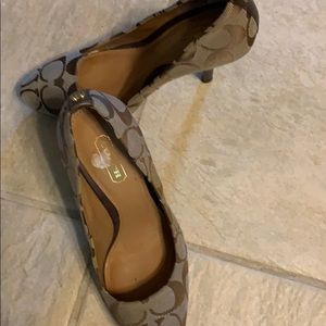 Coach pumps size 5